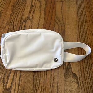 Lululemon everywhere belt bag